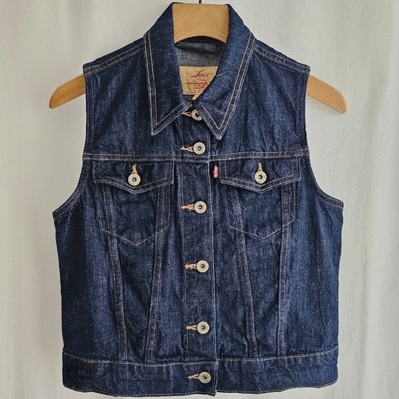 Levi's Premium Point Collar Sleeveless Denim Vest - Picture 15 of 16